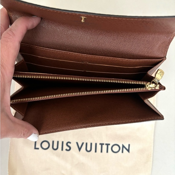 Louis Vuitton Monogram Leather Wallet - Picture 4 of 16